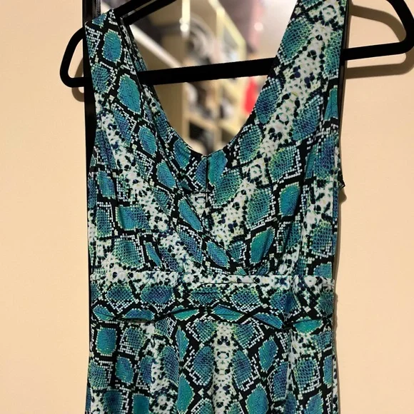 BCBG summer dress, stretchy, comfortable, deep V front, back cut outs - Picture 3 of 9